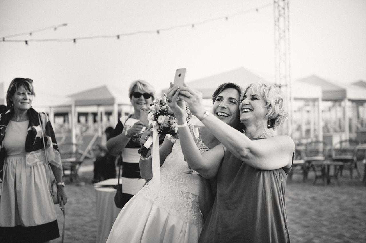 #nextdoorbride by mitia wedding photographer in italy